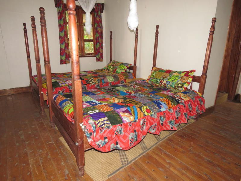 Hibiscus twin bedroom